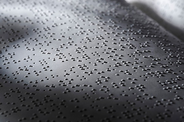 포토 JPG 스튜디오촬영 문자 커뮤니케이션 실내 근접촬영 사람없음 어둠 점 복지 시각장애인 의사소통 점자 점자책 국내포토 뷰포인트 내부 책 장애인 사회이슈 파일형식