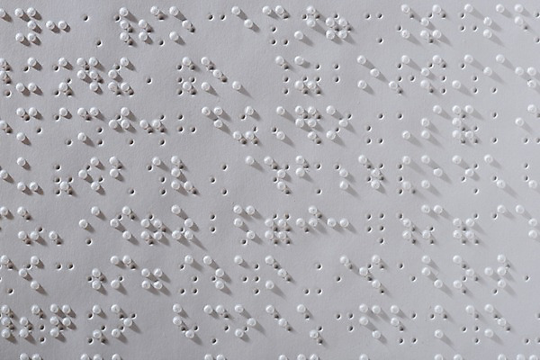 포토 JPG 스튜디오촬영 문자 커뮤니케이션 실내 근접촬영 사람없음 점 복지 시각장애인 의사소통 점자 점자책 국내포토 뷰포인트 내부 책 장애인 사회이슈 파일형식