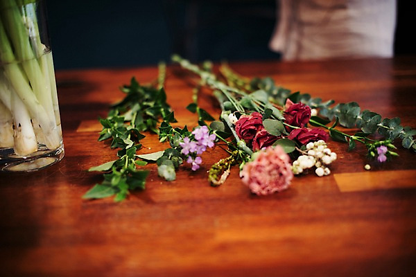 포토 JPG 꽃 여유 탁자 실내 근접촬영 취미 사람없음 장미 꽃집 즐거움 국내포토 식물 감정 뷰포인트 가구 내부 상점 파일형식