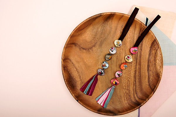 포토 JPG 스튜디오촬영 전통 명절 장신구 전통소품 실내 누끼 사람없음 하이앵글 보자기 모시 오브젝트 나무쟁반 연분홍색 플랫레이 분홍색배경 국내포토 기념일 뷰포인트 분홍색 백그라운드 쟁반 내부 목재 직물 플랫 파일형식 천_직물