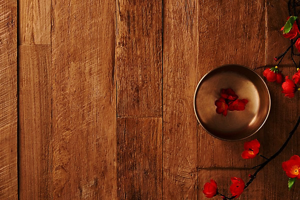 포토 JPG 스튜디오촬영 전통 명절 실내 사람없음 빨간색 하이앵글 갈색 나뭇가지 오브젝트 매화 홍매화 놋그릇 전통그릇 플랫레이 나무배경 국내포토 나무 그릇 기념일 꽃 뷰포인트 컬러 백그라운드 내부 플랫 파일형식