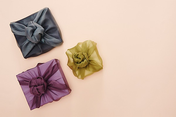 포토 JPG 스튜디오촬영 전통 명절 포장 전통소품 실내 선물 누끼 사람없음 상자 하이앵글 보자기 세개 오브젝트 베이지색배경 플랫레이 국내포토 기념일 뷰포인트 백그라운드 3 내부 플랫 베이지색 파일형식 천_직물