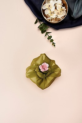 포토 JPG 스튜디오촬영 전통 명절 꽃 포장 전통소품 쟁반 실내 선물 누끼 사람없음 초록색 하이앵글 벚꽃 보자기 오브젝트 놋그릇 유칼립투스 베이지색배경 플랫레이 국내포토 식물 그릇 기념일 뷰포인트 컬러 백그라운드 내부 플랫 베이지색 파일형식 천_직물