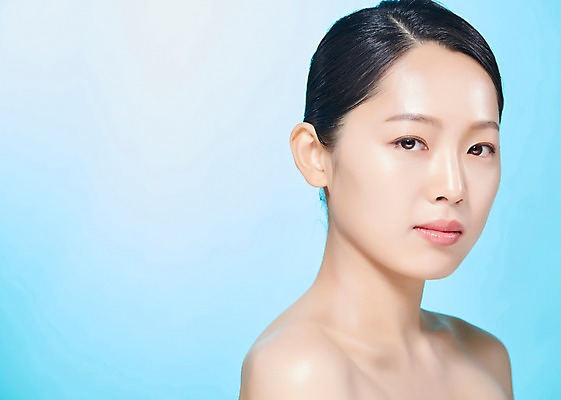 포토 JPG 스튜디오촬영 응시 여자 얼굴 모션 실내 한명 사람 근접촬영 상반신 20대 성인 옆모습 신체부위 뷰티 한국인 파란배경 의료성형뷰티 성인여자한명만 국내포토 1 시선 뷰포인트 백그라운드 동양인 청년 내부 파란색 여자한명만 성인여자만 파일형식