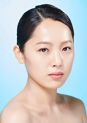 포토 JPG 스튜디오촬영 응시 여자 얼굴 모션 실내 한명 사람 근접촬영 상반신 20대 성인 옆모습 신체부위 뷰티 한국인 파란배경 의료성형뷰티 성인여자한명만 국내포토 1 시선 뷰포인트 백그라운드 동양인 청년 내부 파란색 여자한명만 성인여자만 파일형식