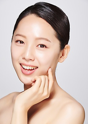 포토 JPG 스튜디오촬영 응시 여자 얼굴 모션 회색배경 실내 한명 미소 사람 손짓 근접촬영 상반신 20대 성인 옆모습 신체부위 뷰티 한국인 의료성형뷰티 성인여자한명만 국내포토 1 시선 뷰포인트 백그라운드 표정 동양인 청년 내부 회색 여자한명만 성인여자만 파일형식