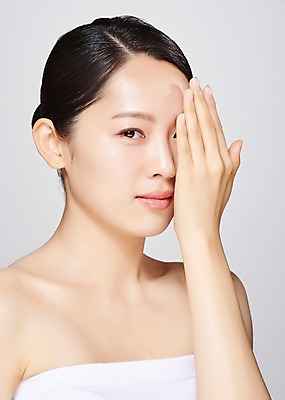 포토 JPG 스튜디오촬영 응시 여자 얼굴 모션 회색배경 실내 한명 미소 사람 손짓 상반신 20대 성인 옆모습 신체부위 뷰티 한국인 눈가림 의료성형뷰티 성인여자한명만 국내포토 1 시선 뷰포인트 백그라운드 표정 동양인 청년 내부 회색 가림 여자한명만 성인여자만 파일형식