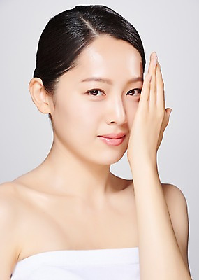 포토 JPG 스튜디오촬영 응시 여자 얼굴 모션 회색배경 실내 한명 미소 사람 손짓 상반신 20대 성인 옆모습 신체부위 뷰티 한국인 눈가림 의료성형뷰티 성인여자한명만 국내포토 1 시선 뷰포인트 백그라운드 표정 동양인 청년 내부 회색 가림 여자한명만 성인여자만 파일형식