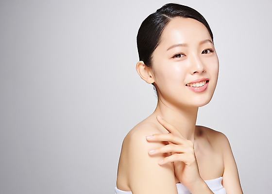 포토 JPG 스튜디오촬영 응시 여자 얼굴 모션 회색배경 실내 한명 미소 사람 손짓 근접촬영 상반신 20대 성인 옆모습 뷰티 한국인 의료성형뷰티 성인여자한명만 국내포토 1 시선 뷰포인트 백그라운드 표정 동양인 청년 내부 신체부위 회색 여자한명만 성인여자만 파일형식