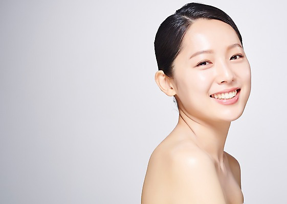 포토 JPG 스튜디오촬영 응시 여자 얼굴 모션 회색배경 실내 한명 미소 사람 근접촬영 상반신 20대 성인 옆모습 신체부위 뷰티 한국인 의료성형뷰티 성인여자한명만 국내포토 1 시선 뷰포인트 백그라운드 표정 동양인 청년 내부 회색 여자한명만 성인여자만 파일형식