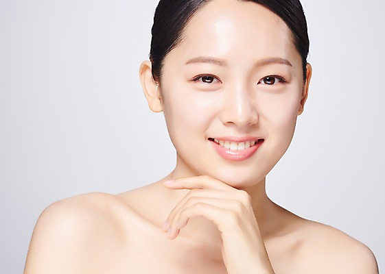 포토 JPG 스튜디오촬영 응시 여자 얼굴 모션 회색배경 실내 한명 미소 사람 손짓 근접촬영 상반신 20대 성인 앞모습 신체부위 뷰티 한국인 의료성형뷰티 성인여자한명만 국내포토 1 시선 뷰포인트 백그라운드 표정 동양인 청년 내부 회색 여자한명만 성인여자만 파일형식