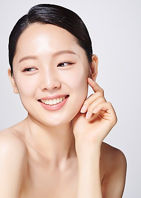 포토 JPG 스튜디오촬영 응시 여자 얼굴 모션 회색배경 실내 한명 미소 사람 손짓 근접촬영 상반신 20대 성인 앞모습 신체부위 뷰티 한국인 의료성형뷰티 성인여자한명만 국내포토 1 시선 뷰포인트 백그라운드 표정 동양인 청년 내부 회색 여자한명만 성인여자만 파일형식