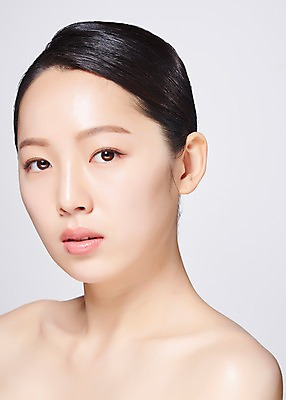 포토 JPG 스튜디오촬영 응시 여자 얼굴 모션 회색배경 실내 한명 사람 근접촬영 상반신 20대 성인 옆모습 신체부위 뷰티 한국인 의료성형뷰티 성인여자한명만 국내포토 1 시선 뷰포인트 백그라운드 동양인 청년 내부 회색 여자한명만 성인여자만 파일형식