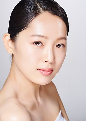 포토 JPG 스튜디오촬영 응시 여자 얼굴 모션 회색배경 실내 한명 사람 근접촬영 상반신 20대 성인 옆모습 신체부위 뷰티 한국인 의료성형뷰티 성인여자한명만 국내포토 1 시선 뷰포인트 백그라운드 동양인 청년 내부 회색 여자한명만 성인여자만 파일형식