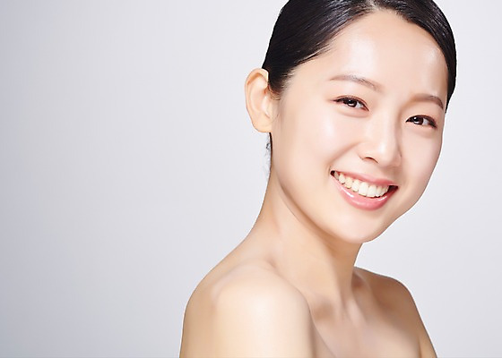 포토 JPG 스튜디오촬영 응시 여자 얼굴 모션 회색배경 실내 한명 미소 사람 근접촬영 상반신 20대 성인 옆모습 신체부위 뷰티 한국인 의료성형뷰티 성인여자한명만 국내포토 1 시선 뷰포인트 백그라운드 표정 동양인 청년 내부 회색 여자한명만 성인여자만 파일형식