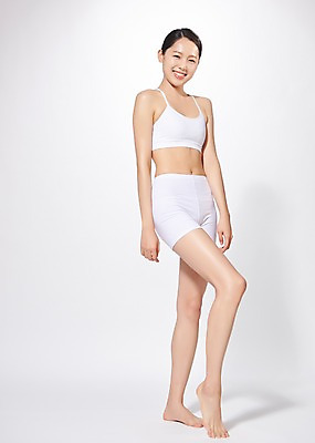 포토 JPG 스튜디오촬영 전신 응시 여자 포즈 몸매관리 다이어트 모션 실내 한명 서기 미소 사람 20대 성인 옆모습 뷰티 한국인 흰색 흰배경 의료성형뷰티 성인여자한명만 국내포토 1 시선 뷰포인트 컬러 백그라운드 표정 건강 동양인 청년 내부 여자한명만 성인여자만 파일형식