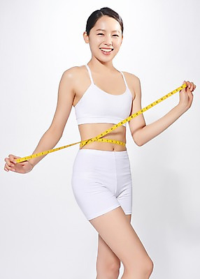 포토 JPG 스튜디오촬영 응시 여자 몸매관리 다이어트 모션 실내 줄자 한명 미소 상반신 20대 성인 옆모습 뷰티 한국인 흰색 흰배경 치수재기 의료성형뷰티 성인여자한명만 국내포토 1 시선 뷰포인트 컬러 백그라운드 표정 자 건강 사람 동양인 청년 내부 여자한명만 성인여자만 파일형식