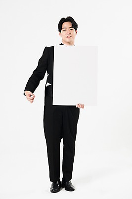 포토 JPG 스튜디오촬영 전신 직업 배너 남자 음악 사각프레임 실내 한명 서기 들기 사람 20대 성인 앞모습 검은색 음악가 한국인 가리킴 흰배경 지휘봉 지휘자 연미복 성인남자한명만 국내포토 1 뷰포인트 컬러 백그라운드 모션 문화예술 프레임 동양인 정장 손짓 청년 내부 사각형 흰색 남자한명만 성인남자만 파일형식