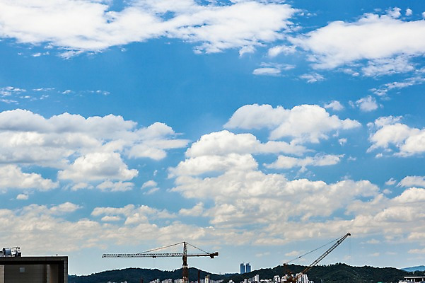 포토 JPG 주간 구름 자연 하늘 한국 풍경 사람없음 야외 파란색 맑음 도시 뭉게구름 판교 국내포토 자연요소 아시아 컬러 날씨 생태계 분당 파일형식 구름_자연
