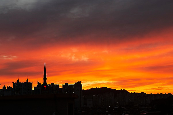 포토 JPG 구름 자연 하늘 한국 풍경 사람없음 야외 교회 노을 도시 야간 판교 국내포토 자연요소 아시아 종교건축 건물 생태계 분당 파일형식