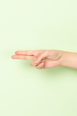 포토 JPG 스튜디오촬영 알파벳 커뮤니케이션 실내 누끼 사람 손짓 신체부위 30대 복지 H 소통 의사소통 지문자 청각장애인 초록배경 국내포토 영어 백그라운드 컨셉 모션 내부 초록색 장년 장애인 사회이슈 수화 파일형식