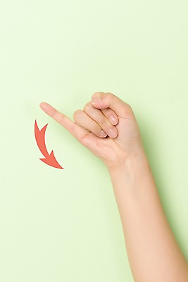 포토 JPG 스튜디오촬영 알파벳 커뮤니케이션 실내 누끼 사람 손짓 신체부위 30대 복지 J 소통 의사소통 지문자 청각장애인 초록배경 국내포토 영어 백그라운드 컨셉 모션 내부 초록색 장년 장애인 사회이슈 수화 파일형식