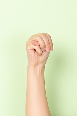 포토 JPG 스튜디오촬영 알파벳 커뮤니케이션 실내 누끼 사람 손짓 신체부위 30대 복지 M 소통 의사소통 지문자 청각장애인 초록배경 국내포토 영어 백그라운드 컨셉 모션 내부 초록색 장년 장애인 사회이슈 수화 파일형식