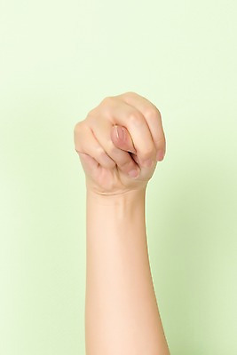 포토 JPG 스튜디오촬영 알파벳 커뮤니케이션 실내 누끼 사람 손짓 신체부위 30대 N 복지 소통 의사소통 지문자 청각장애인 초록배경 국내포토 영어 백그라운드 컨셉 모션 내부 초록색 장년 장애인 사회이슈 수화 파일형식