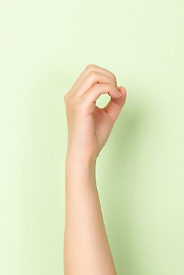 포토 JPG 스튜디오촬영 알파벳 커뮤니케이션 실내 누끼 사람 손짓 신체부위 30대 복지 O 소통 의사소통 지문자 청각장애인 초록배경 국내포토 영어 백그라운드 컨셉 모션 내부 초록색 장년 장애인 사회이슈 수화 파일형식