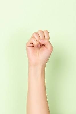 포토 JPG 스튜디오촬영 알파벳 커뮤니케이션 실내 누끼 사람 손짓 신체부위 30대 복지 S 소통 의사소통 지문자 청각장애인 초록배경 국내포토 영어 백그라운드 컨셉 모션 내부 초록색 장년 장애인 사회이슈 수화 파일형식