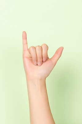 포토 JPG 스튜디오촬영 알파벳 커뮤니케이션 실내 누끼 사람 손짓 신체부위 30대 복지 Y 소통 의사소통 지문자 청각장애인 초록배경 국내포토 영어 백그라운드 컨셉 모션 내부 초록색 장년 장애인 사회이슈 수화 파일형식