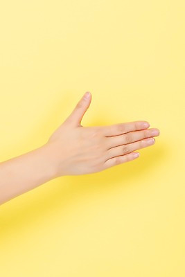 포토 JPG 스튜디오촬영 커뮤니케이션 실내 누끼 사람 손짓 신체부위 30대 숫자 9 복지 소통 노란배경 의사소통 지문자 청각장애인 국내포토 문자 백그라운드 컨셉 모션 내부 장년 노란색 장애인 사회이슈 수화 파일형식