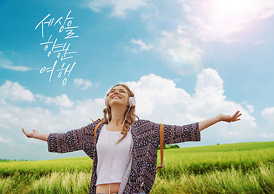 PSD 서양인 외국인 구름 편집이미지 응시 여자 음악 여행 하늘 팔벌리기 한명 미소 사람 초원 상반신 20대 성인 앞모습 초록색 파란색 헤드셋 편안함 상쾌 설레임 성인여자한명만 이미지편집 자연요소 1 시선 감정 뷰포인트 컬러 음향기기 모션 문화예술 표정 인종 청년 헤드폰 감각 여자한명만 성인여자만 파일형식