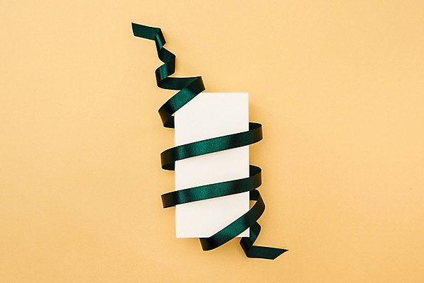 포토 JPG 스튜디오촬영 리본 실내 사람없음 초록색 상자 하이앵글 끈 오브젝트 포장재료 베이지색배경 플랫레이 국내포토 뷰포인트 컬러 백그라운드 포장 내부 플랫 베이지색 파일형식