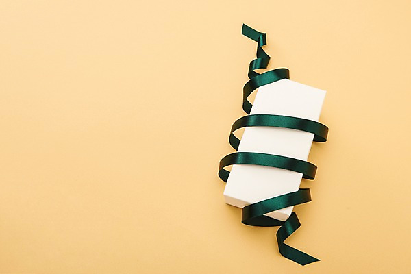 포토 JPG 스튜디오촬영 리본 실내 사람없음 초록색 상자 하이앵글 끈 오브젝트 포장재료 베이지색배경 플랫레이 국내포토 뷰포인트 컬러 백그라운드 포장 내부 플랫 베이지색 파일형식