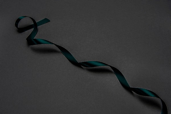 포토 JPG 스튜디오촬영 리본 검은배경 실내 사람없음 하이앵글 검은색 끈 오브젝트 플랫레이 국내포토 뷰포인트 컬러 백그라운드 내부 플랫 파일형식