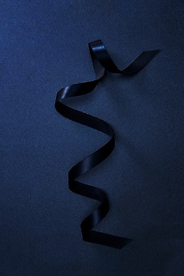 포토 JPG 스튜디오촬영 리본 실내 사람없음 하이앵글 끈 남색 오브젝트 플랫레이 국내포토 뷰포인트 컬러 내부 플랫 파일형식