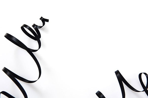 포토 JPG 스튜디오촬영 리본 실내 사람없음 하이앵글 검은색 끈 오브젝트 흰배경 플랫레이 국내포토 뷰포인트 컬러 백그라운드 내부 흰색 플랫 파일형식