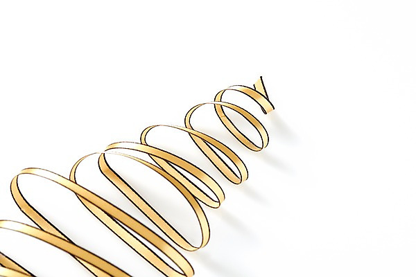 포토 JPG 스튜디오촬영 리본 실내 사람없음 하이앵글 금색 끈 오브젝트 흰배경 플랫레이 국내포토 뷰포인트 컬러 백그라운드 내부 흰색 플랫 파일형식