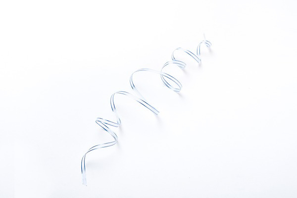 포토 JPG 스튜디오촬영 리본 백그라운드 실내 사람없음 파란색 하이앵글 흰색 끈 오브젝트 흰배경 플랫레이 오간디리본 국내포토 뷰포인트 컬러 내부 플랫 파일형식