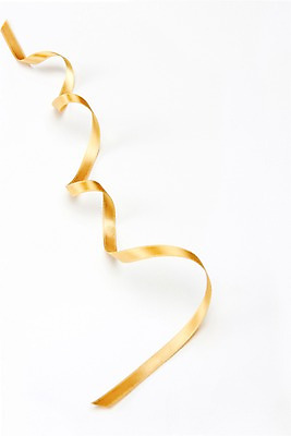 포토 JPG 스튜디오촬영 리본 실내 사람없음 하이앵글 금색 끈 오브젝트 흰배경 플랫레이 국내포토 뷰포인트 컬러 백그라운드 내부 흰색 플랫 파일형식