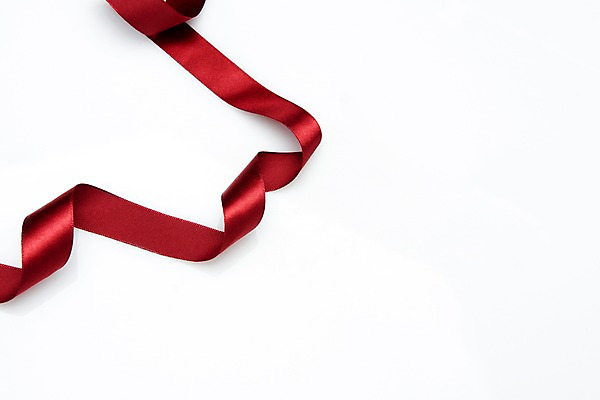 포토 JPG 스튜디오촬영 리본 실내 사람없음 빨간색 하이앵글 끈 오브젝트 흰배경 플랫레이 국내포토 뷰포인트 컬러 백그라운드 내부 흰색 플랫 파일형식