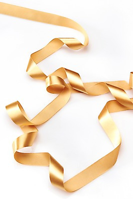 포토 JPG 스튜디오촬영 리본 실내 사람없음 하이앵글 금색 끈 오브젝트 흰배경 플랫레이 국내포토 뷰포인트 컬러 백그라운드 내부 흰색 플랫 파일형식