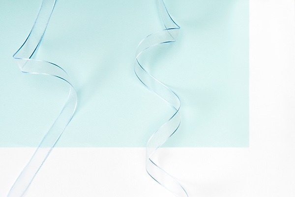 포토 JPG 스튜디오촬영 리본 하늘색 실내 사람없음 하이앵글 끈 오브젝트 파란배경 플랫레이 오간디리본 국내포토 뷰포인트 백그라운드 내부 파란색 플랫 파일형식