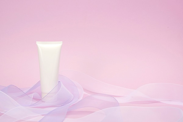 포토 JPG 스튜디오촬영 리본 분홍색 실내 사람없음 화장품 끈 오브젝트 분홍색배경 오간디리본 국내포토 컬러 백그라운드 내부 뷰티 파일형식