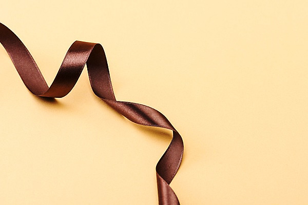 포토 JPG 스튜디오촬영 리본 실내 사람없음 하이앵글 갈색 끈 오브젝트 포장재료 베이지색배경 플랫레이 국내포토 뷰포인트 컬러 백그라운드 포장 내부 플랫 베이지색 파일형식