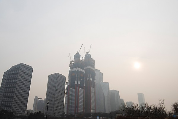 포토 JPG 주간 겨울 하늘 날씨 서울 한국 공해 사람없음 야외 도시풍경 환경 환경오염 오염 사회이슈 대기오염 흐림 뿌연 여의도 황사 미세먼지 국내포토 자연요소 계절 아시아 컨셉 풍경 도시 먼지 파일형식