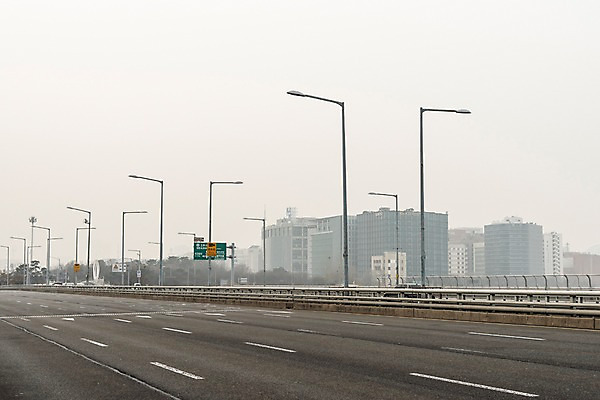 포토 JPG 주간 겨울 하늘 날씨 서울 한국 공해 사람없음 야외 도시풍경 환경 환경오염 오염 사회이슈 대기오염 흐림 마포대교 뿌연 여의도 황사 미세먼지 국내포토 자연요소 계절 아시아 컨셉 풍경 다리_건축물 도시 먼지 파일형식