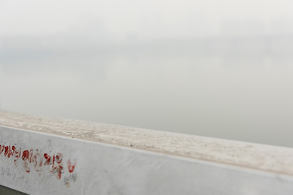 포토 JPG 주간 겨울 하늘 날씨 서울 한국 공해 사람없음 야외 도시풍경 환경 환경오염 오염 사회이슈 한강 대기오염 흐림 뿌연 여의도 황사 미세먼지 국내포토 자연요소 계절 아시아 컨셉 풍경 도시 먼지 랜드마크 파일형식