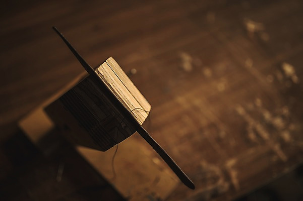 포토 JPG 직업 실내 근접촬영 사람없음 바늘 작업실 실 바느질 가죽 오브젝트 가죽공예 가죽공방 국내포토 뷰포인트 내부 도구 공예 파일형식